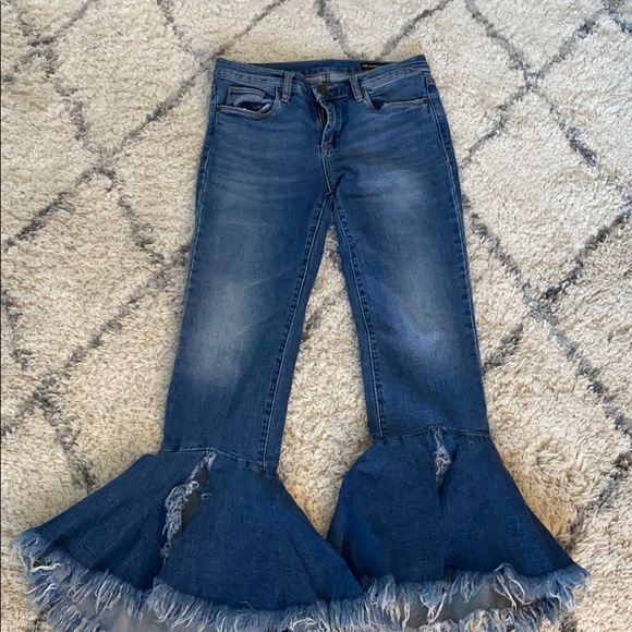 Blank Nyc Ruffle Flare Cropped Raw Frayed Jeans - Picture 2 of 6